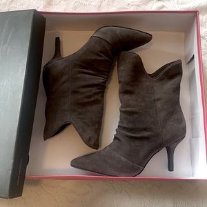 New In Box Vince Camuto Andrissa Suede Booties